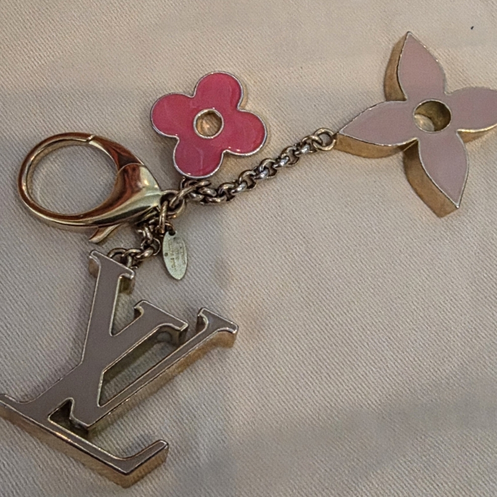 Authentic Louis Vuitton Floral Pink and Gold Key Holder a solid pink color - Picture 5 of 16